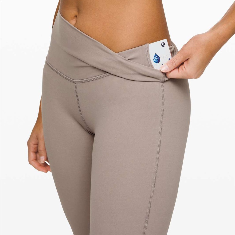 Lululemon Align Pant II 25"
Dark Chrome size 6!